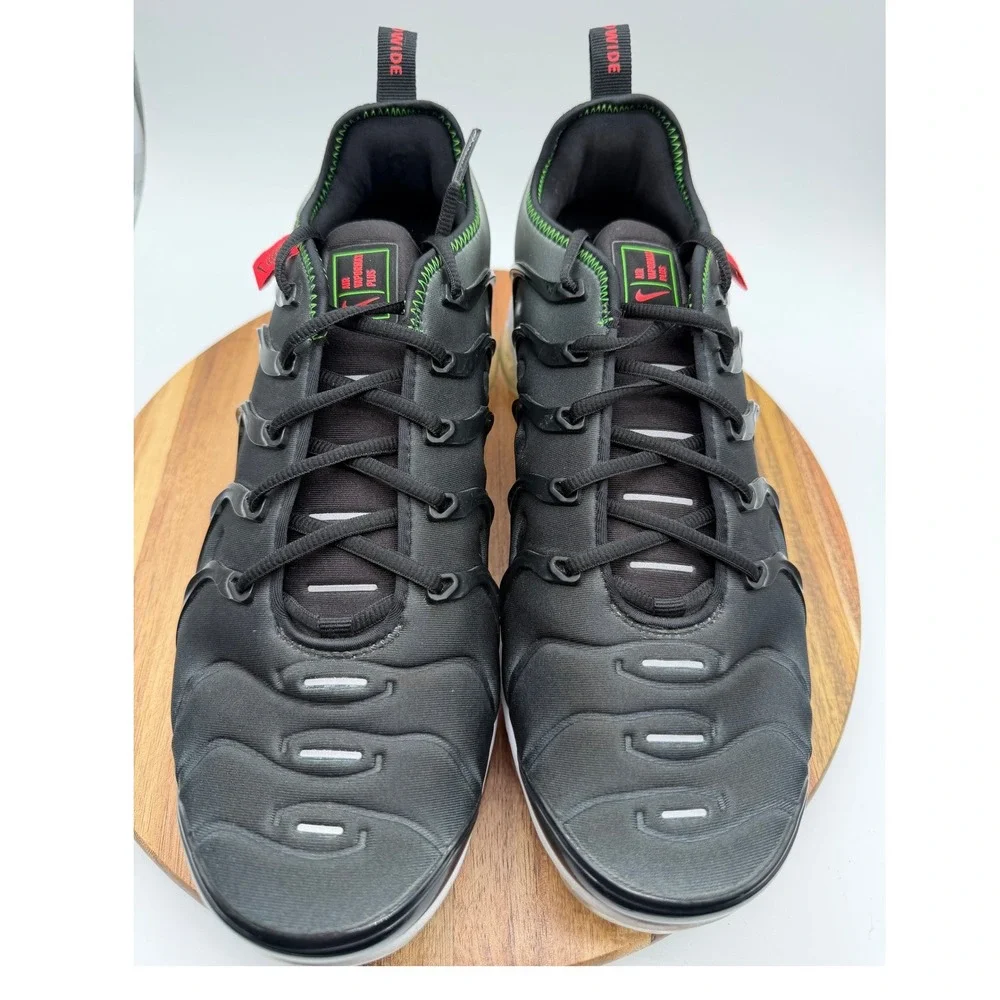Nike Air VaporMax Plus Worldwide Men's Size 11 Black Green Flash Crimson  0413